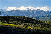 Creta - L'altopiano di Asfikiou a Sud della Canea con i Monti Bianchi sullo sfondo. 